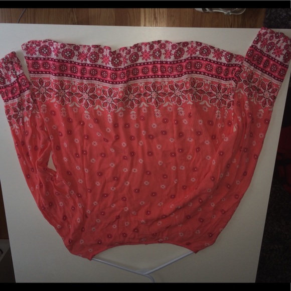 A pink flowy blouse for kids - Picture 3 of 3